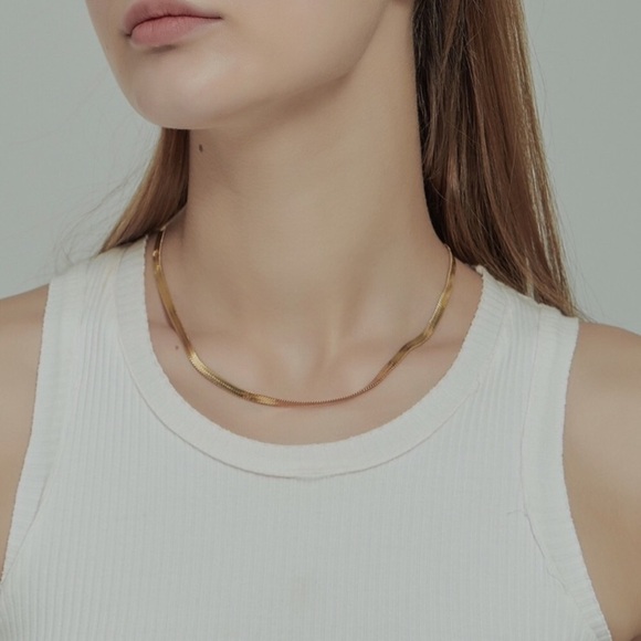 “Infatuation” Snake Chain Minimal Choker Necklace - Picture 13 of 13
